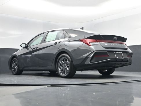 Certified 2024 Hyundai Elantra Blue image 22