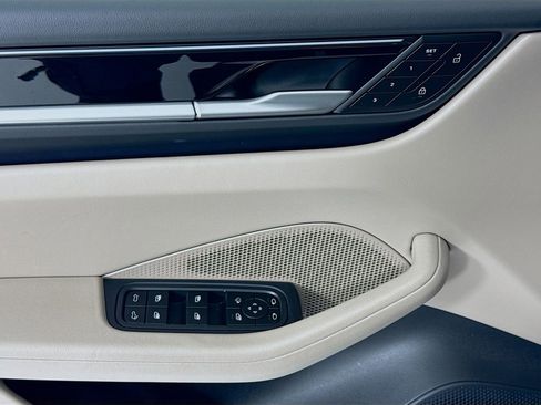 Certified 2025 Porsche Macan Electric image 11