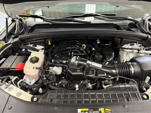 Used 2023 Jeep Grand Cherokee Altitude image 40