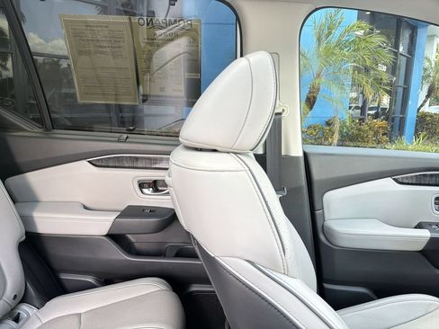 Used 2023 Honda Pilot Elite image 16