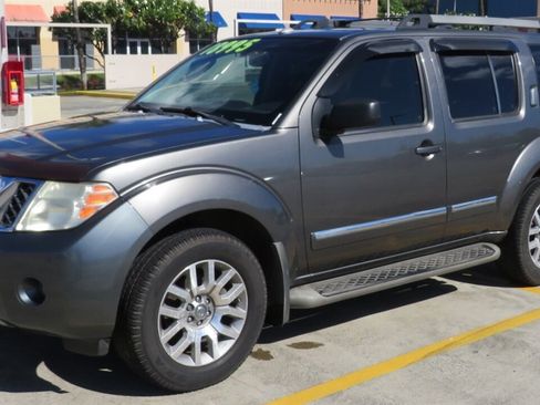 Used 2008 Nissan Pathfinder LE RWD image 1