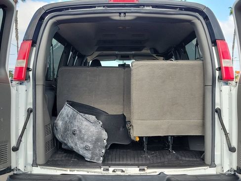Used 2016 GMC Savana 3500 LS image 20