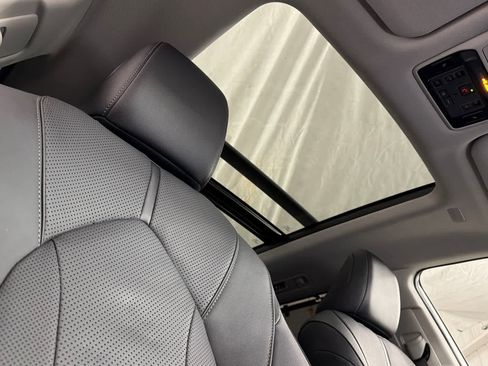 Used 2025 Toyota Grand Highlander AWD image 17
