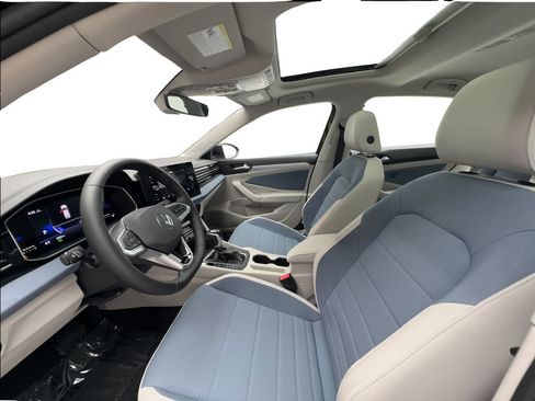 Used 2025 Volkswagen Jetta SE w/ Sunroof Package FWD image 20
