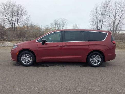 New 2026 Chrysler Pacifica Select FWD image 6