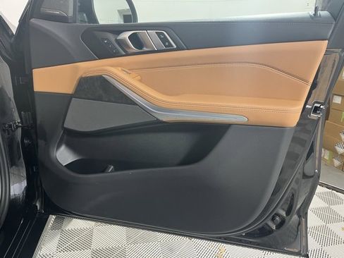 Used 2024 BMW X7 xDrive40i w/ Premium Package image 25