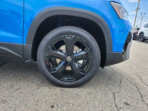 New 2025 Volkswagen Taos SEL image 21