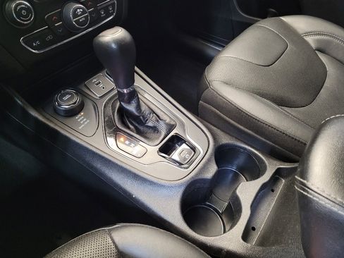 Used 2019 Jeep Cherokee Limited image 26