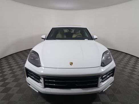 Used 2025 Porsche Cayenne image 10
