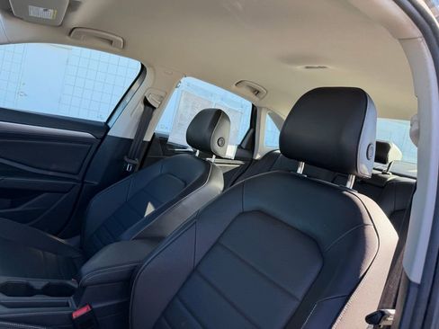 Used 2024 Volkswagen Jetta SE image 18