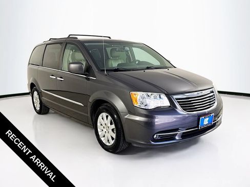 Used 2016 Chrysler Town & Country Touring w/ Driver Convenience Group FWD image 1