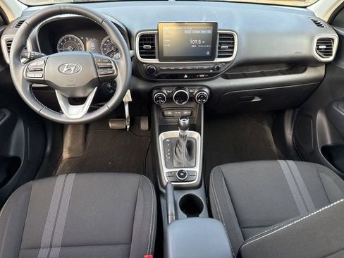 Certified 2022 Hyundai Venue SEL w/ Cargo Package image 4