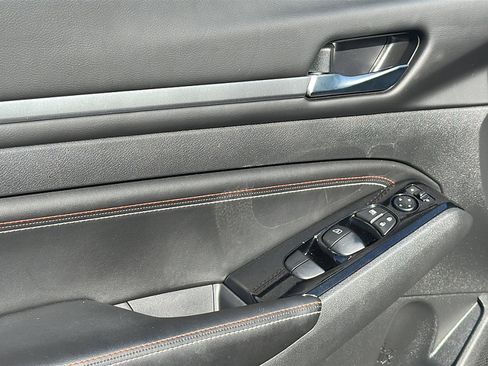 Used 2023 Nissan Altima 2.0 SR image 16