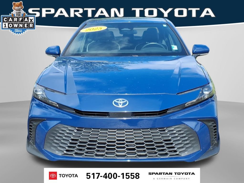 Used 2025 Toyota Camry SE FWD image 3