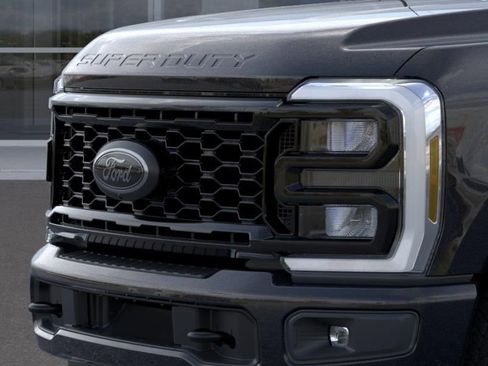 New 2026 Ford F250 4x4 Crew Cab Super Duty image 17