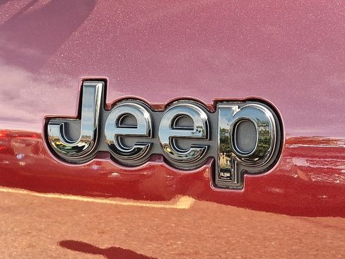 Used 2022 Jeep Grand Cherokee L Laredo image 30