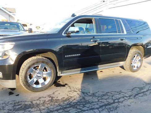 Used 2018 Chevrolet Suburban Premier image 9