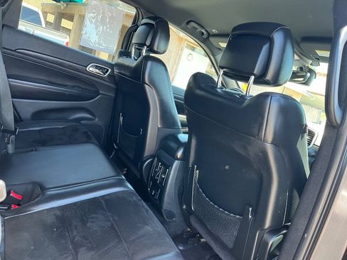 Used 2017 Jeep Grand Cherokee Altitude RWD image 32
