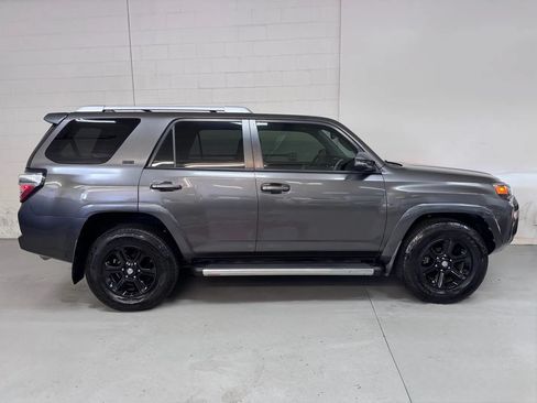Used 2016 Toyota 4Runner SR5 Premium RWD image 2