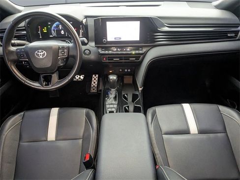 Used 2025 Toyota Camry SE image 14