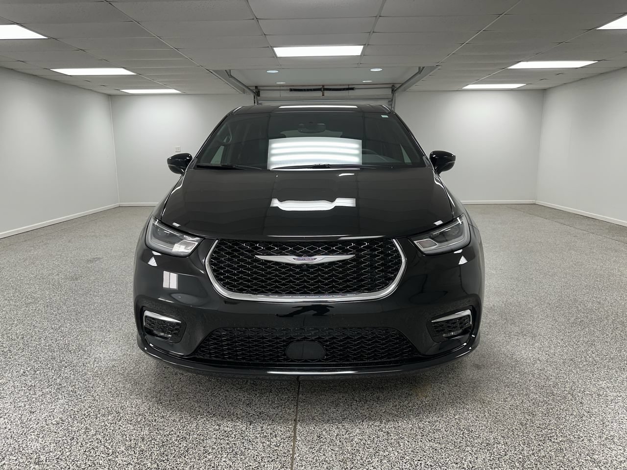 Used 2026 Chrysler Pacifica Select AWD/4WD image 3