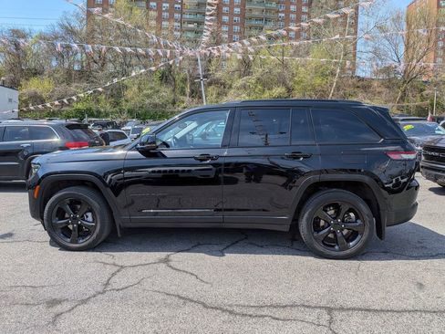 Certified 2023 Jeep Grand Cherokee Limited w/ Black Appearance Package AWD/4WD image 11