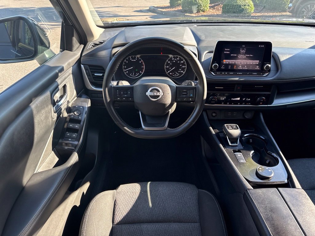 Used 2025 Nissan Rogue SV AWD/4WD image 28