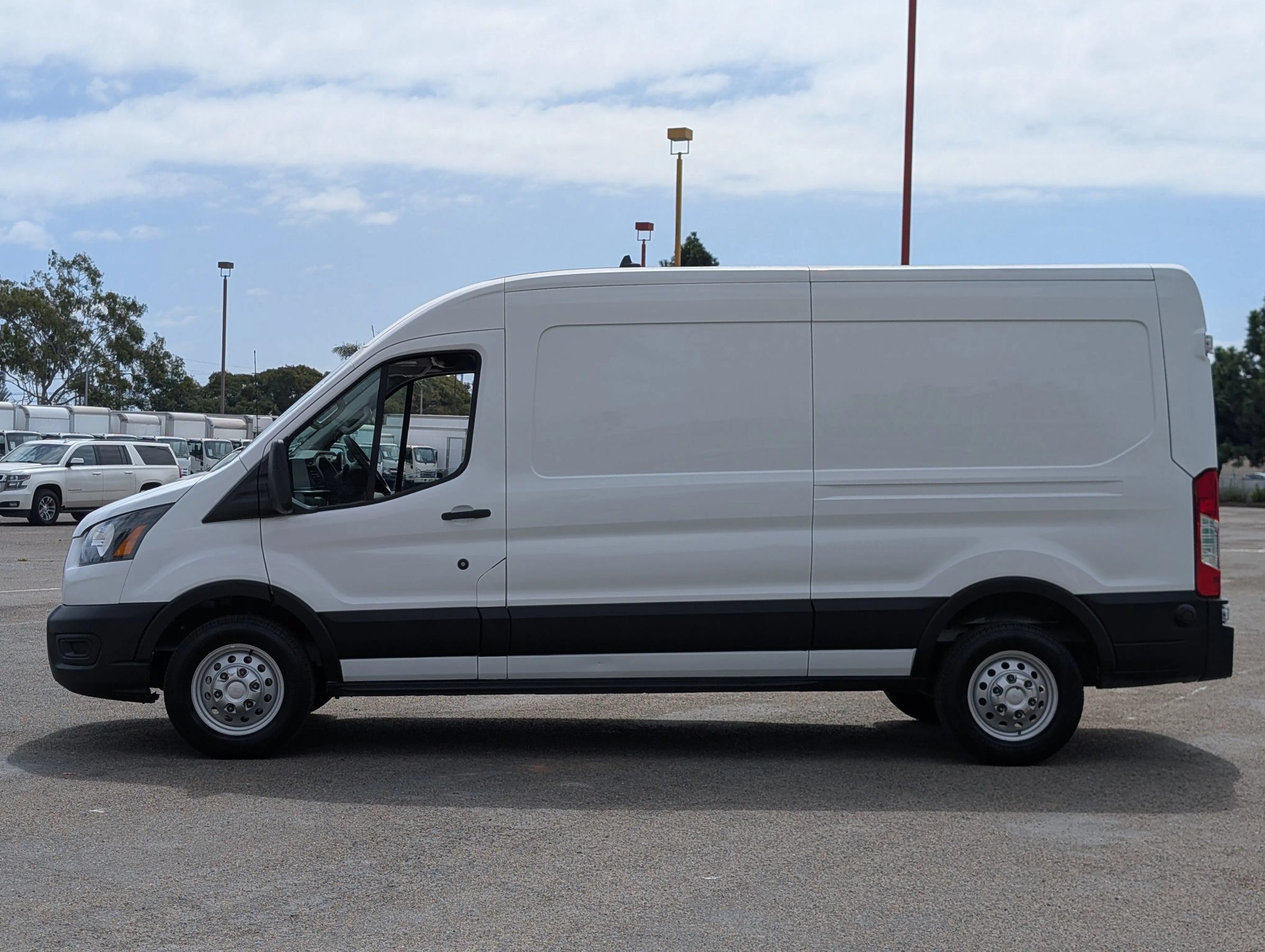 Used 2020 Ford Transit 350 Medium Roof RWD image 4