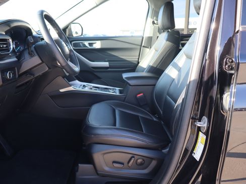 Used 2023 Ford Explorer XLT w/ Equipment Group 202A image 10