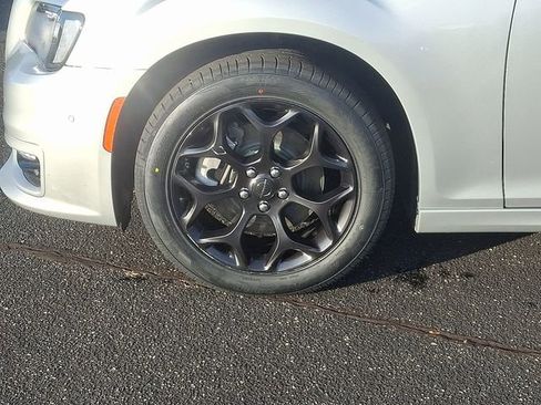 Used 2023 Chrysler 300 Touring L w/ Popular Equipment Group image 8