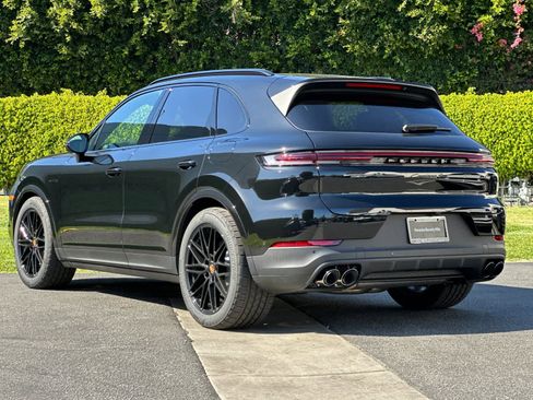 New 2026 Porsche Cayenne S AWD/4WD image 3