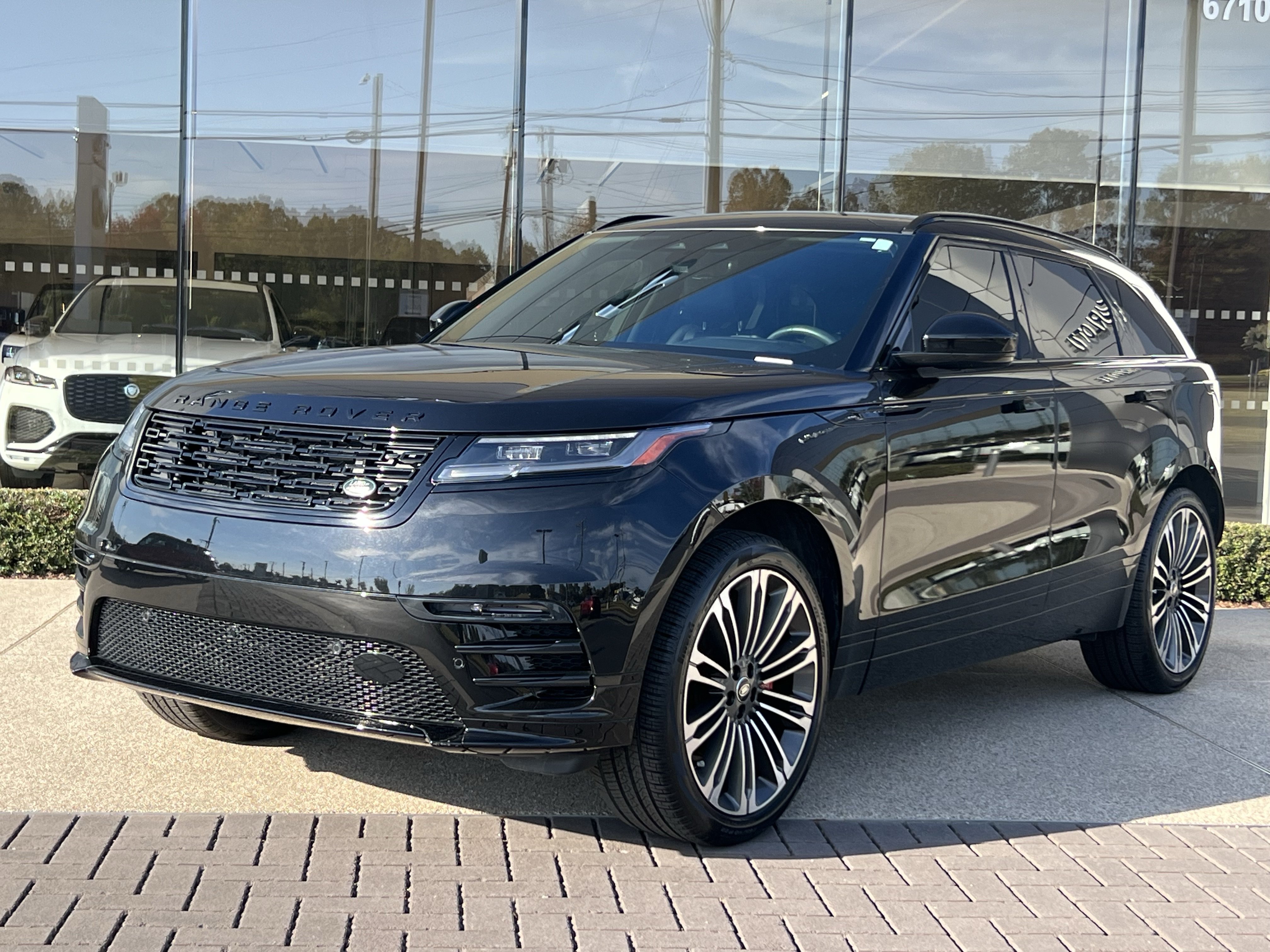 Certified 2024 Land Rover Range Rover Velar Dynamic SE AWD/4WD image 2