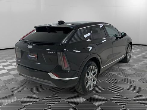 Certified 2025 Cadillac Optiq Luxury 2 w/ LPO, Floor Liner Package AWD/4WD image 5