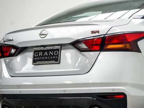 Used 2024 Nissan Altima 2.5 SR FWD image 13