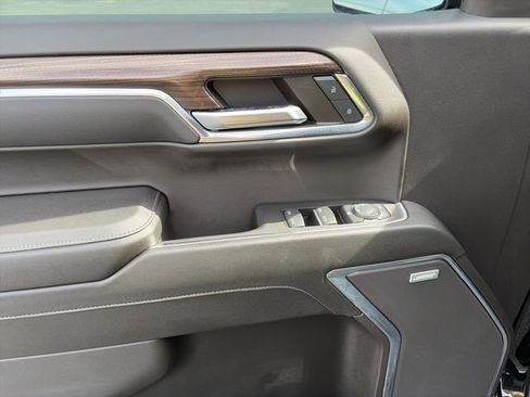 Used 2024 Chevrolet Silverado 1500 LT Trail Boss w/ Convenience Package II AWD/4WD image 19