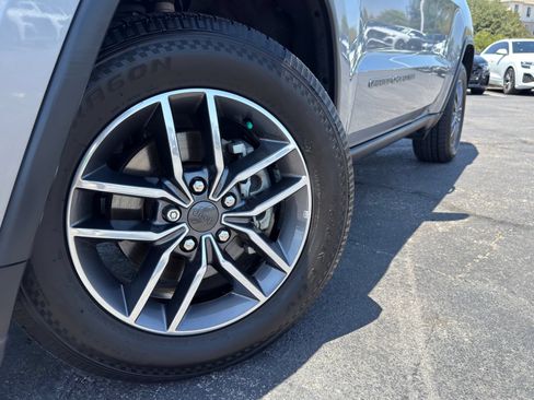 Used 2020 Jeep Grand Cherokee Laredo w/ Laredo X Package RWD image 5