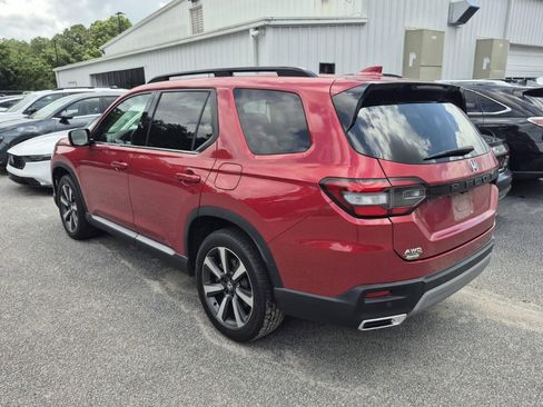 Certified 2024 Honda Pilot Touring image 2