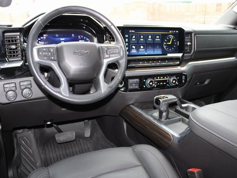 Used 2024 Chevrolet Silverado 1500 LT Trail Boss w/ Convenience Package II image 5