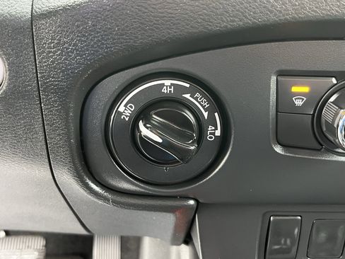 Used 2024 Nissan Frontier PRO-4X w/ Off-Road Protection Package image 24