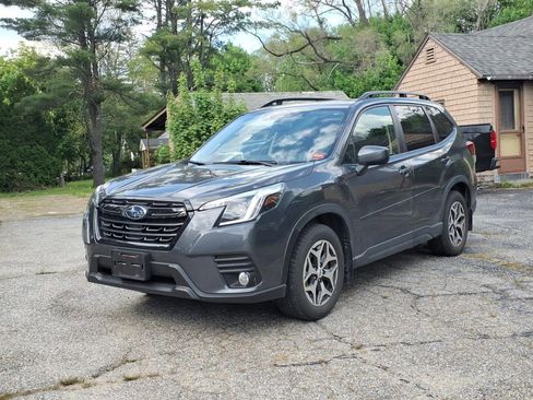 Used 2023 Subaru Forester Premium AWD/4WD image 1
