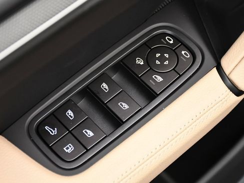 Certified 2025 Porsche Cayenne E-Hybrid Coupe AWD/4WD image 40