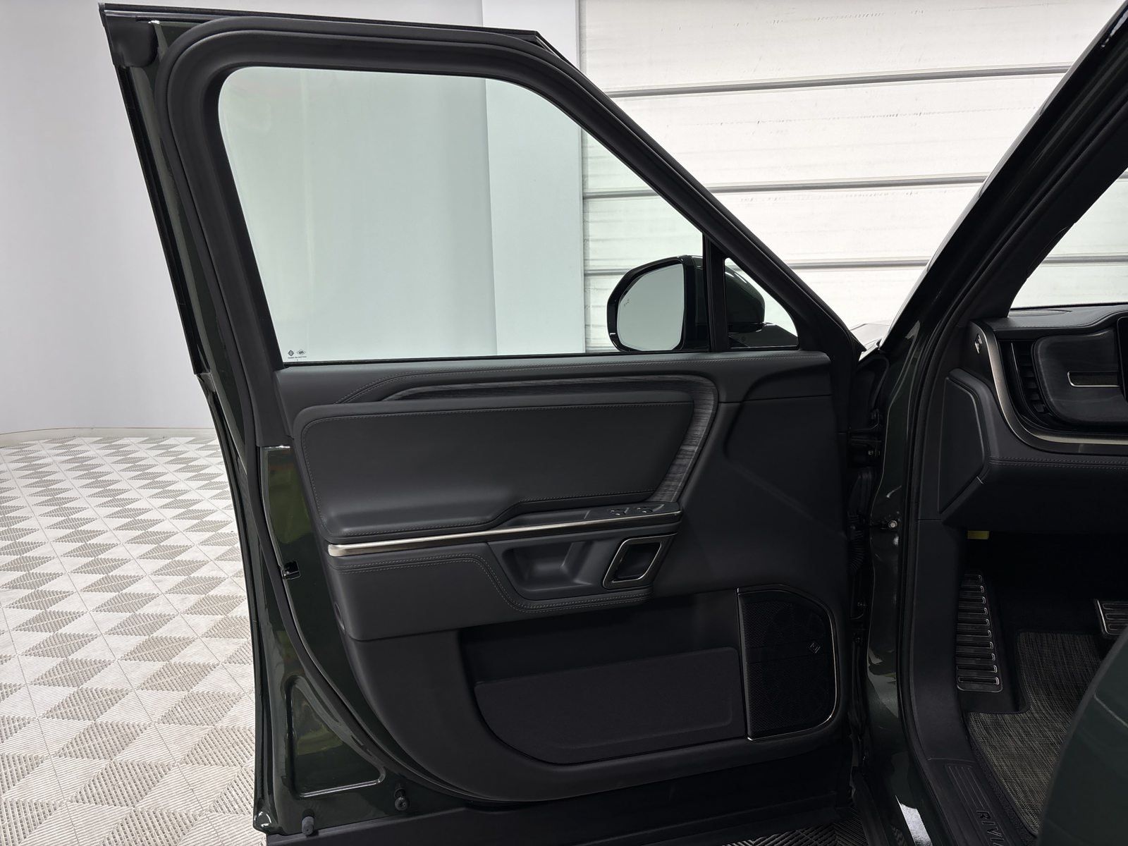 Used 2024 Rivian R1T Adventure Dual AWD/4WD image 16
