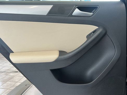 Used 2015 Volkswagen Jetta SE FWD image 35