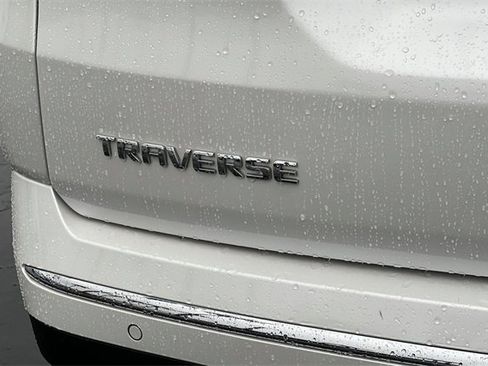 Used 2022 Chevrolet Traverse High Country image 36