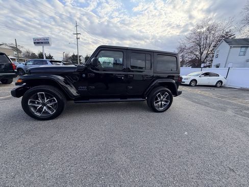 Used 2024 Jeep Wrangler Unlimited w/ Convenience Group AWD/4WD image 42