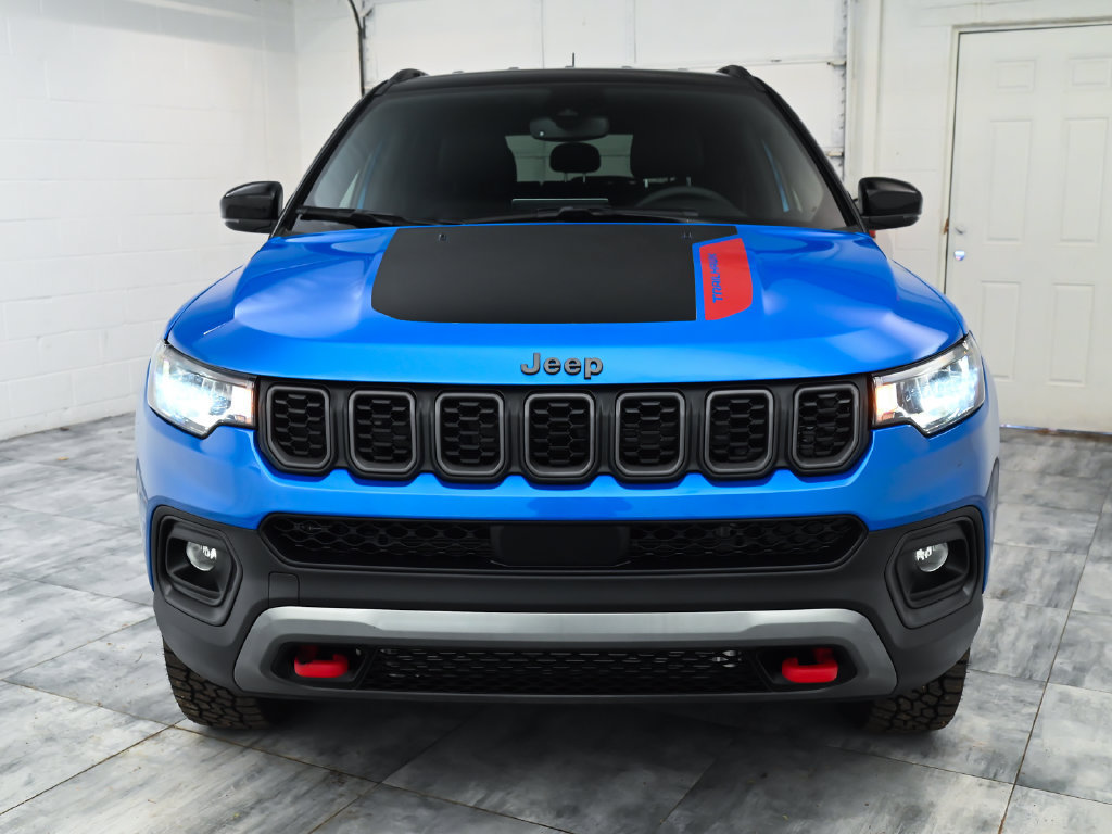 Used 2026 Jeep Compass Trailhawk AWD/4WD image 2