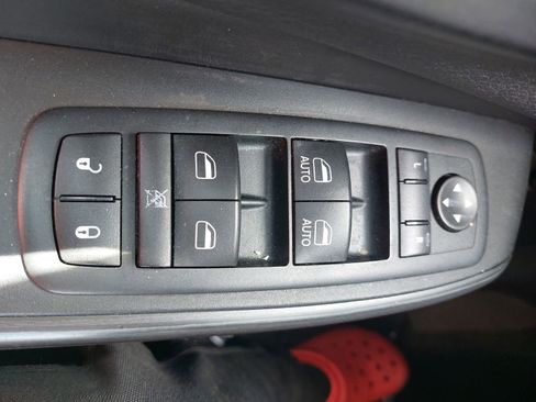 Used 2016 Jeep Cherokee Limited FWD image 26