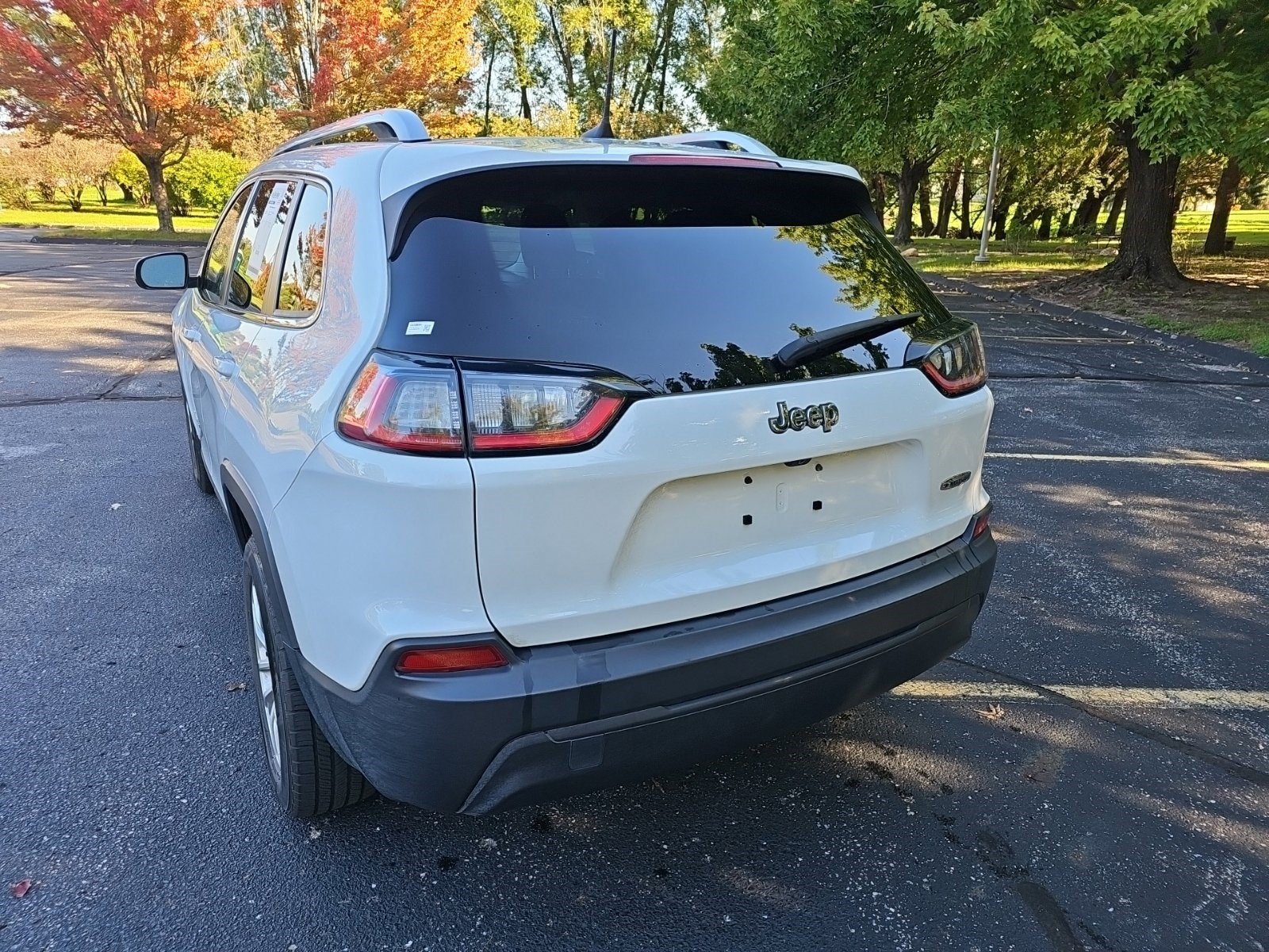 Used 2019 Jeep Cherokee Latitude w/ Popular Appearance Group FWD image 3