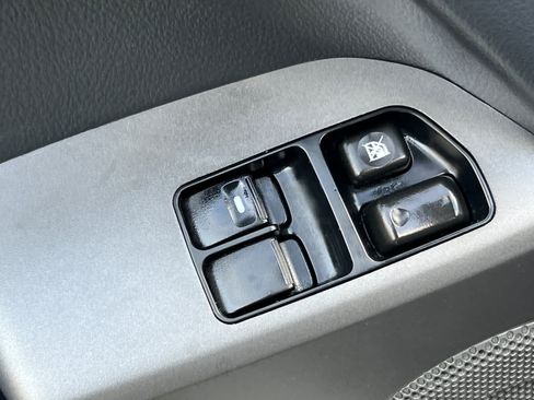 Used 2006 Mitsubishi Eclipse GS FWD image 13