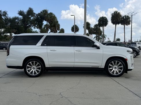 Used 2021 Cadillac Escalade ESV Premium Luxury Platinum RWD image 2